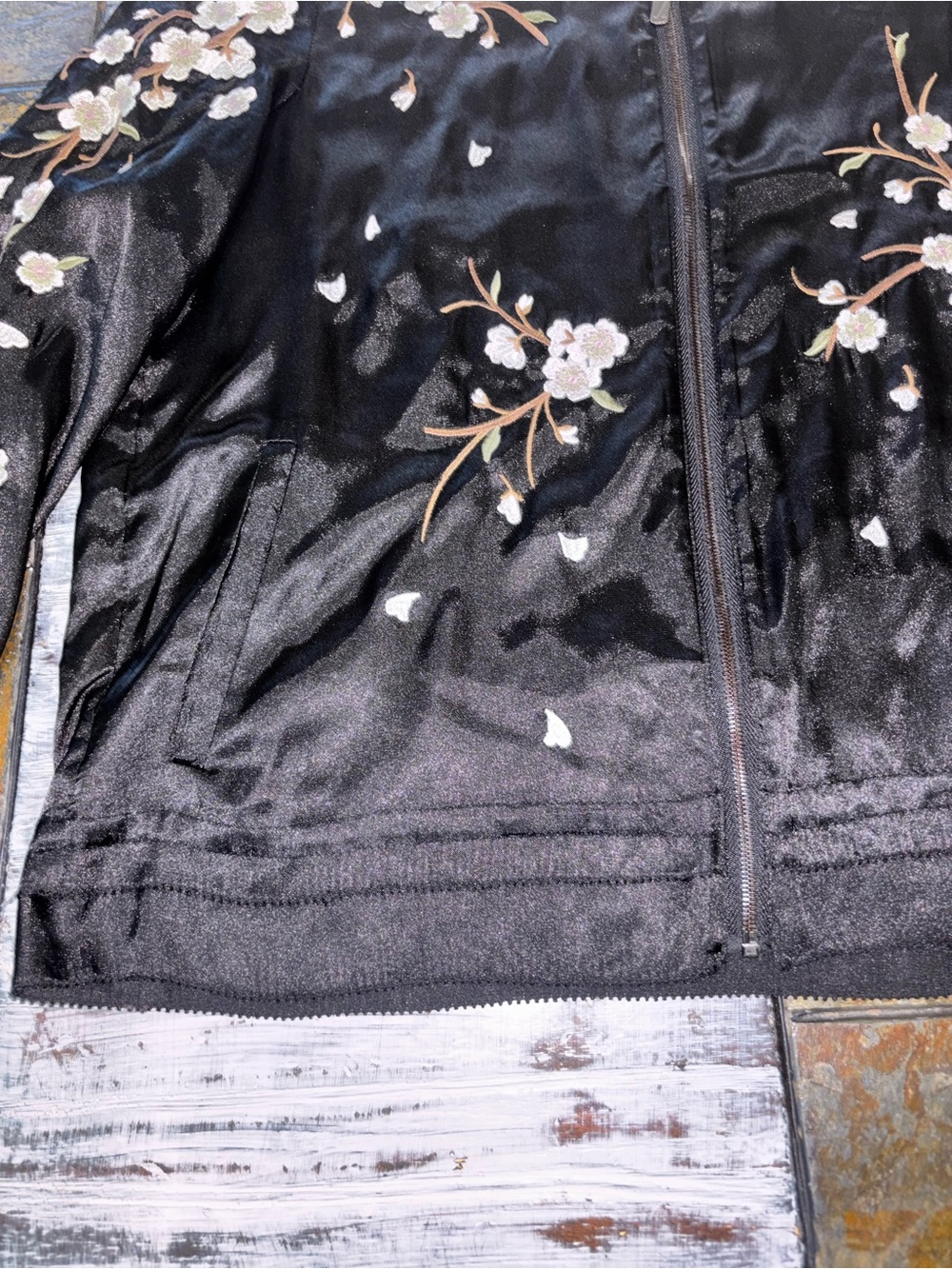 Daya by Zendaya Women’s Black Bomber Jacket embroidered flowers Japan Small - Picture 4 of 9